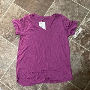 Women’s basic v neck tee